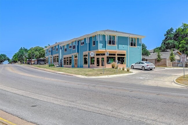 Building Photo - 302 W 31st St
