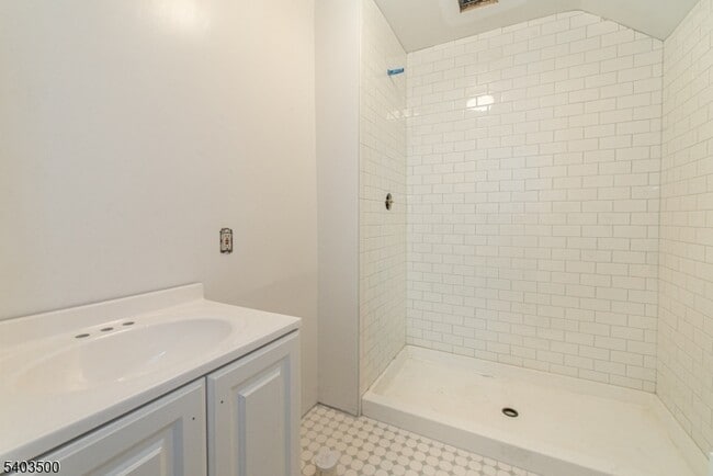 Building Photo - 382 Howard Blvd