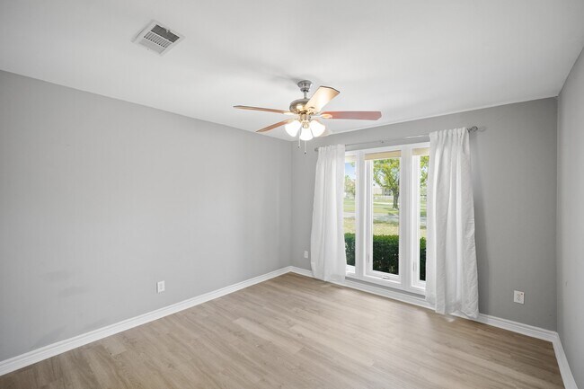 Building Photo - 6215 S Braeswood Blvd