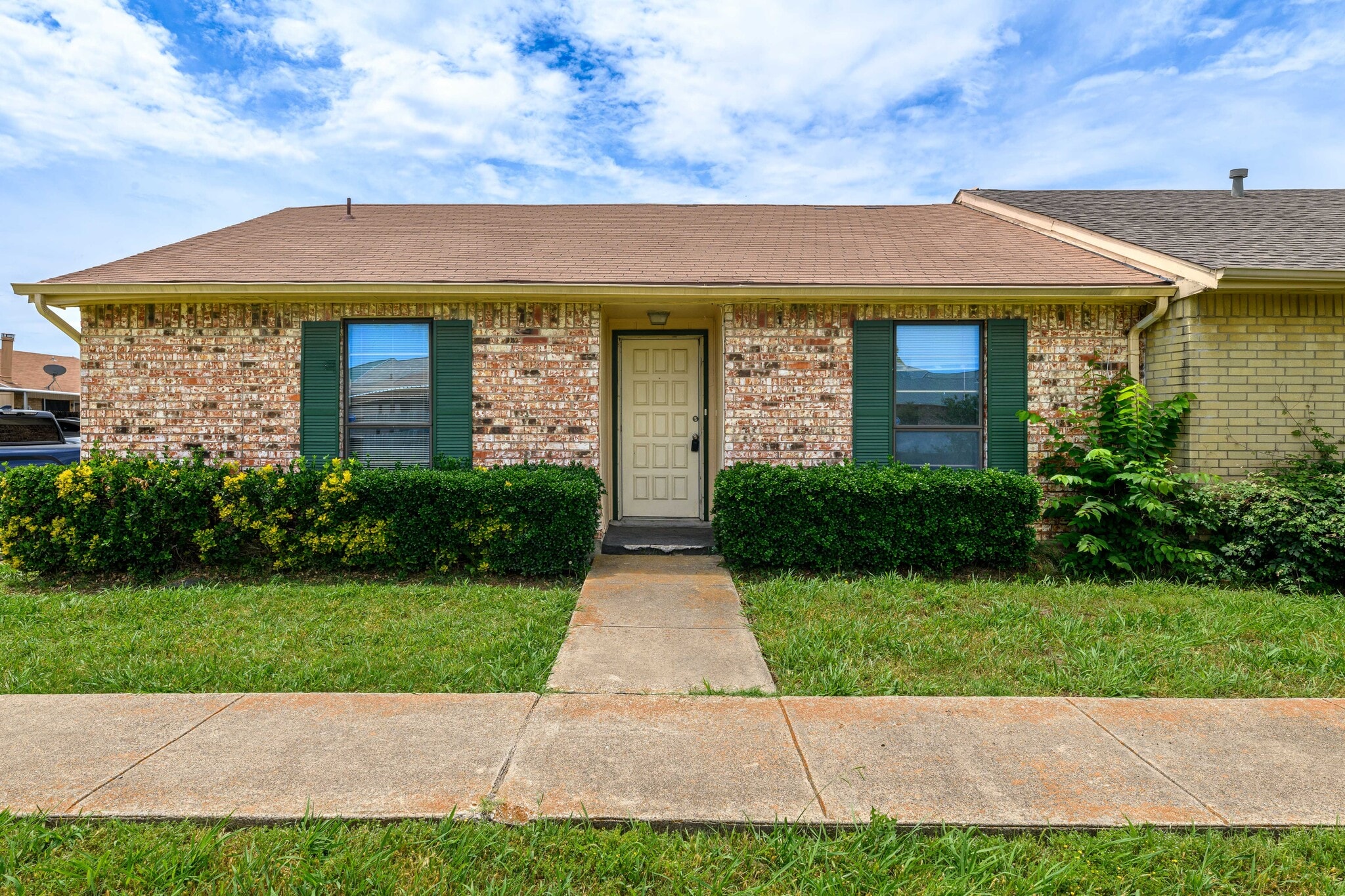 Building Photo - 9 E Mountain Creek Ct
