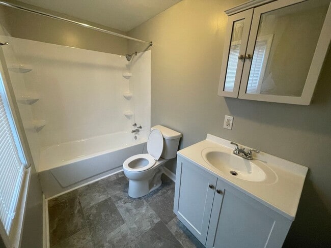 Building Photo - Cozy 2 Bedroom Rental Property in Noblesvi...
