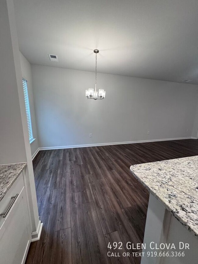 Building Photo - 492 Glen Clova Dr
