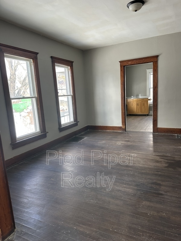 Building Photo - 820 E Wyandotte St