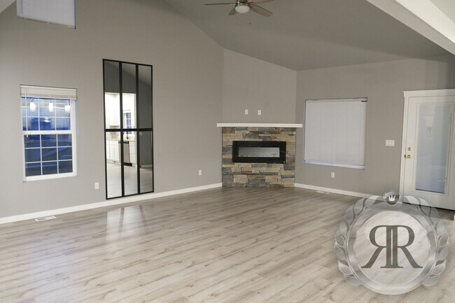 Building Photo - 7411 Saddlebrook Lp