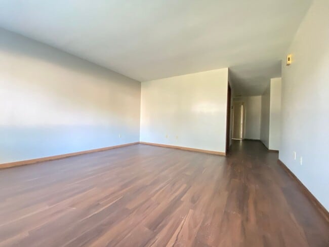 Building Photo - 2 Bedroom Duplex In Chesterton