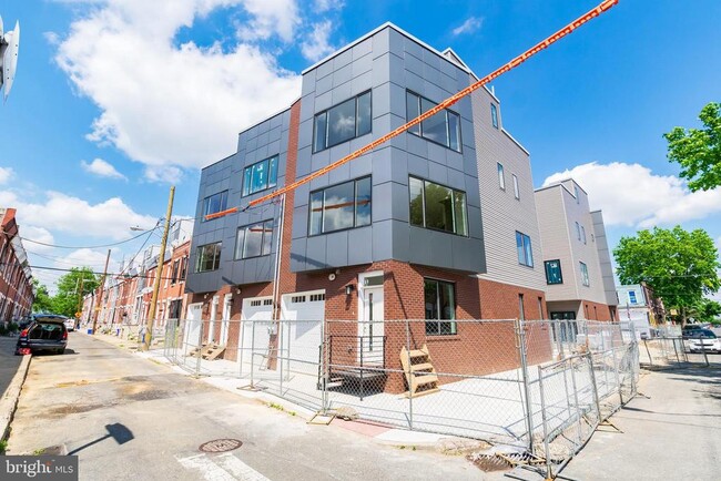 Building Photo - 1351 S Myrtlewood St