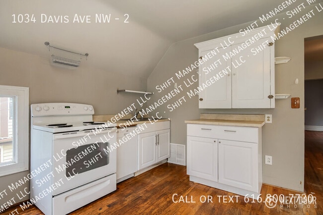 Building Photo - 1034 Davis Ave NW