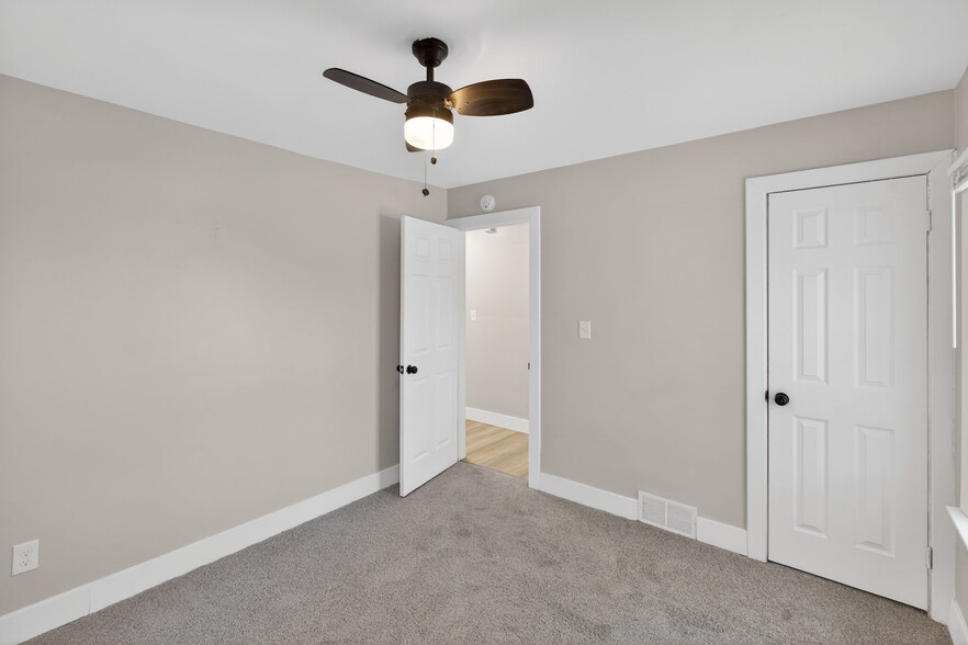 Building Photo - 20040 Regent Dr