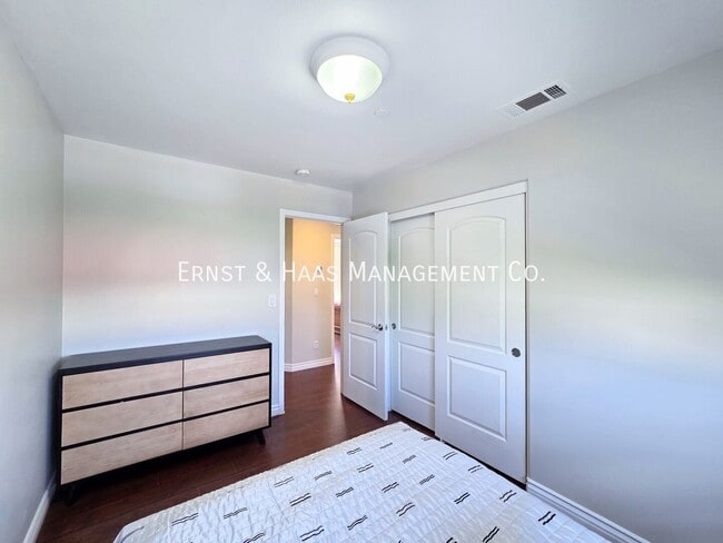 Building Photo - 3546 Linden Ave