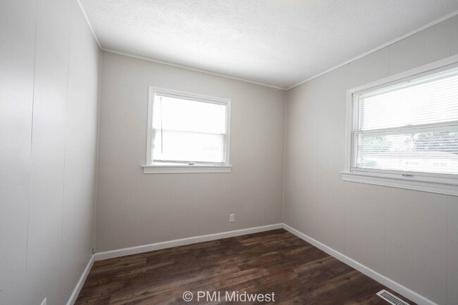 Building Photo - "Charming 3-Bedroom Haven in Mooresville –...