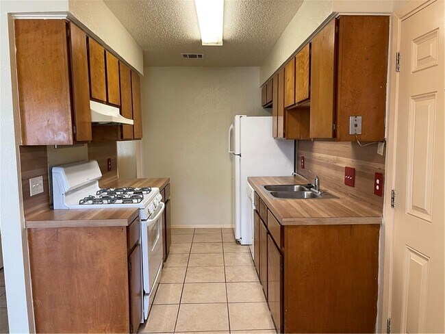 Building Photo - 6707 Skynook Dr