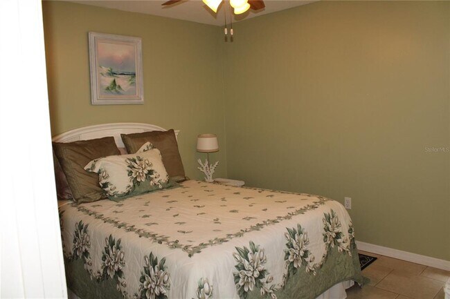 Building Photo - 5062 Live Oak Cir