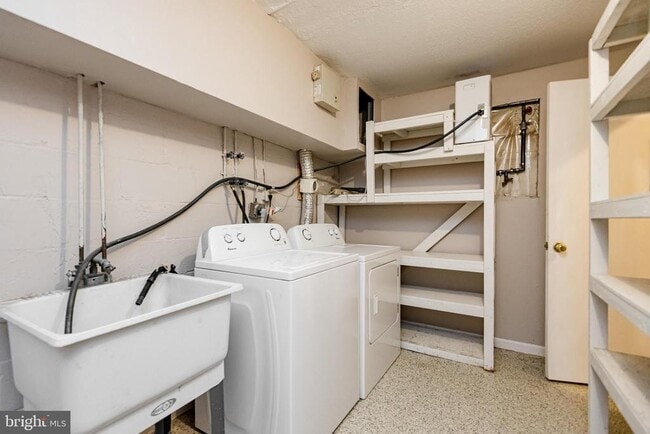 Building Photo - 517 Stockbridge Ct