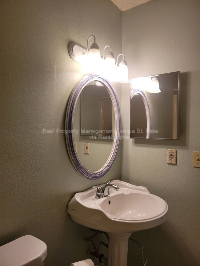 Building Photo - 4903 Myrtle Oak Dr