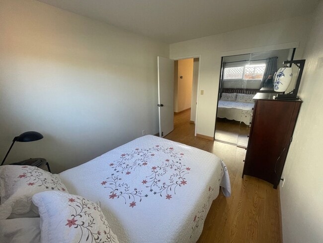 Building Photo - SAN JOSE - Beautifully Maintained 2/1 Sing...