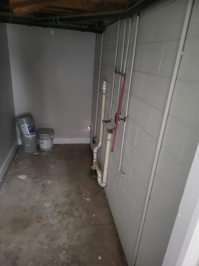 Building Photo - 530 N Main St