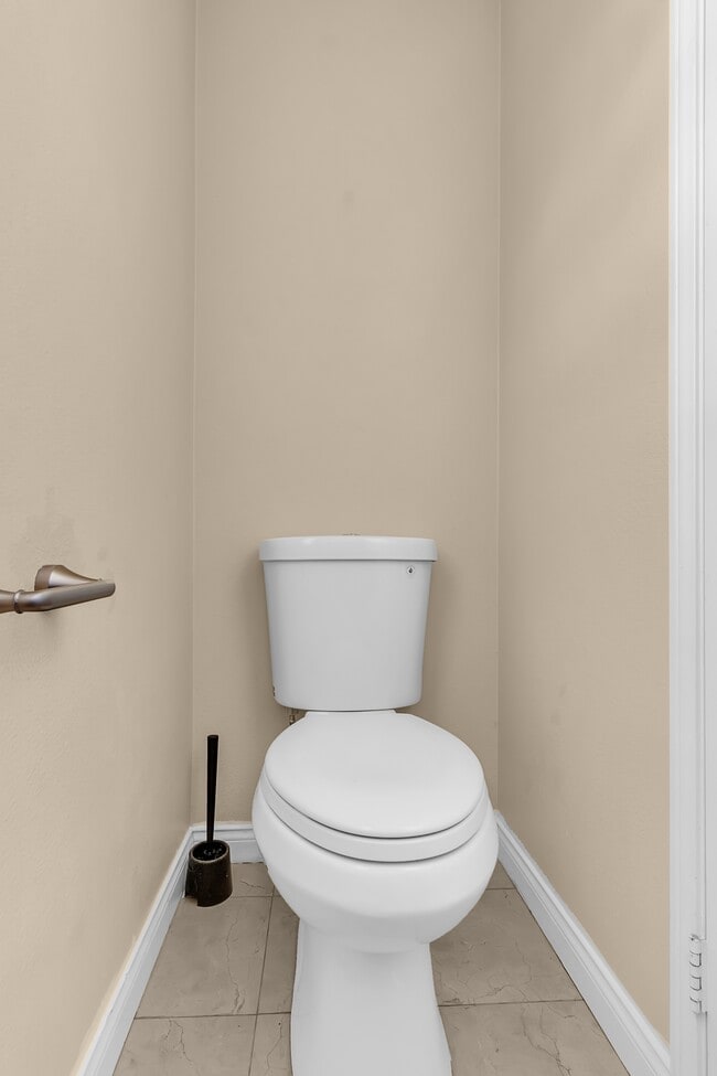 Building Photo - 17 Sagamore