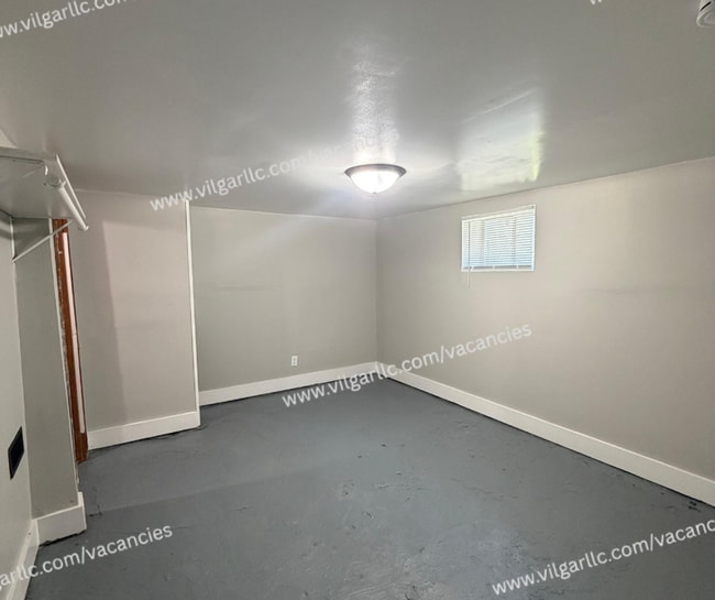 Building Photo - Newly Renovated 3 - Bedrooms • 1-Bathroom Home