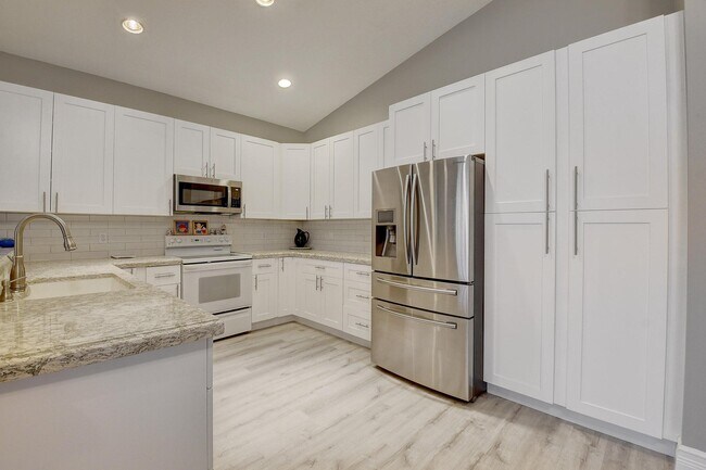 Building Photo - 11595 Pamplona Blvd
