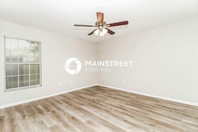 Building Photo - 3 Bedroom Pet-Friendly Home in SANFORD, FL with Main Street Renewal