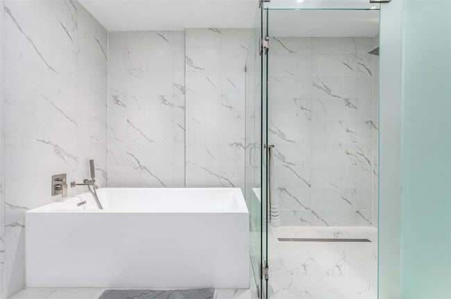 Building Photo - 3100 N Ocean Dr