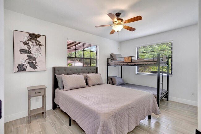 Building Photo - 691 NW Sharpe St