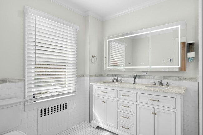 Building Photo - 2630 Boston Post Rd