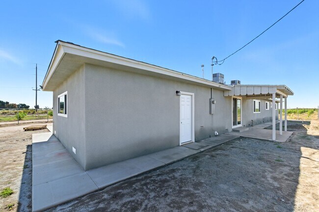 Building Photo - 8416 E American Ave