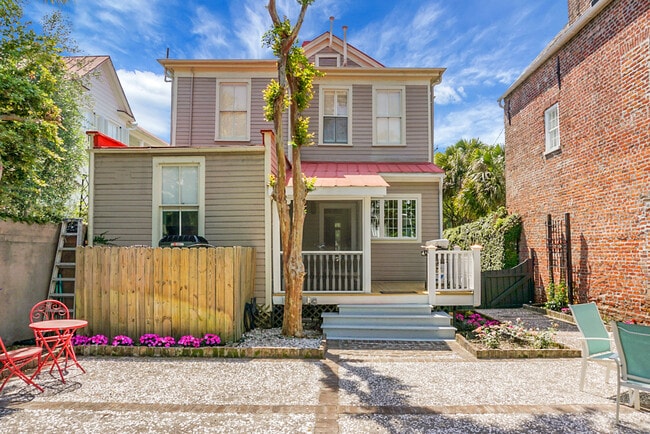 Building Photo - 6 Wentworth St