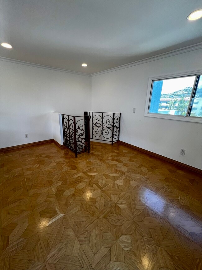 Building Photo - 7505 Hampton Ave