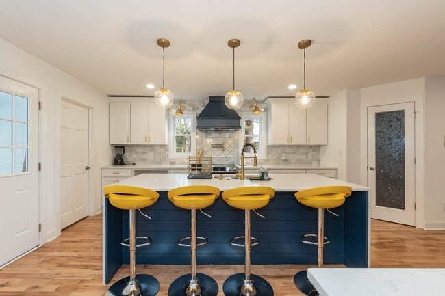 entertaining space - 4200 Pickwick Dr