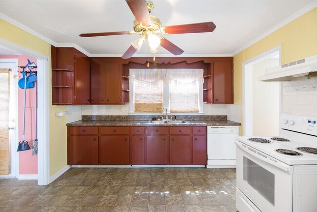 Building Photo - Coming soon in Madison! Backs up to Lanier...