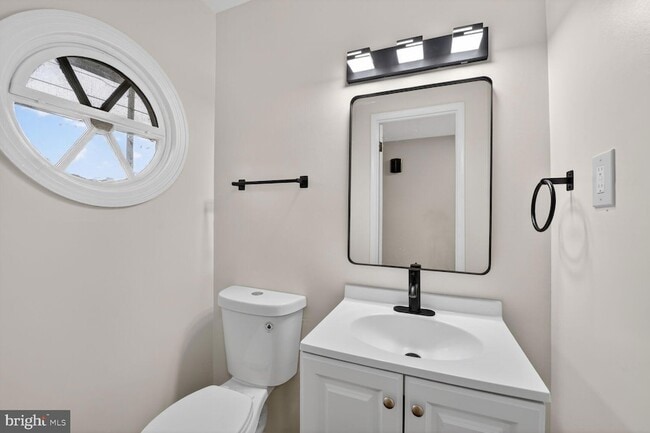 Building Photo - 5421 Henderson Way