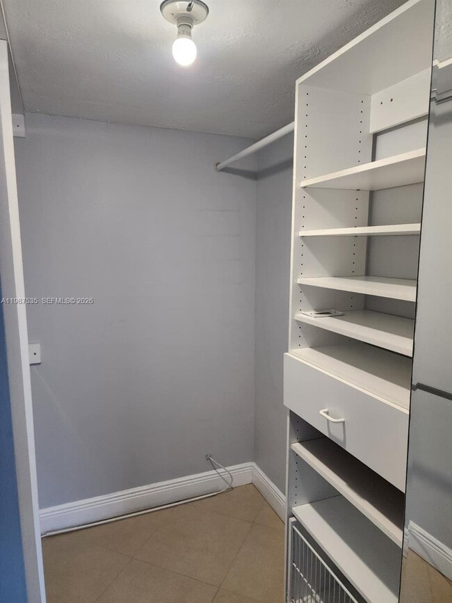 Building Photo - 537 N University Dr