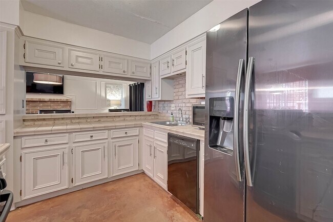 Building Photo - 6018 Berendo St