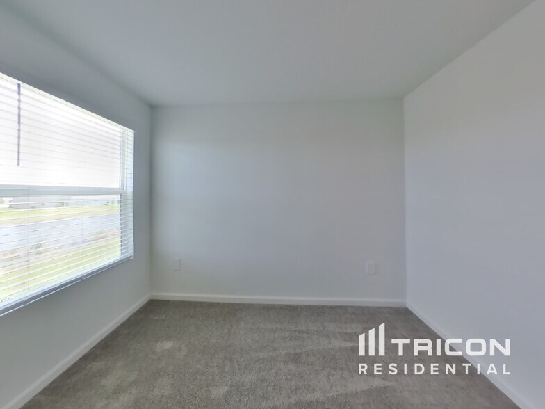 Building Photo - 5648 Gingham Dr