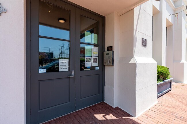 Building Photo - 2400 Mechanic St