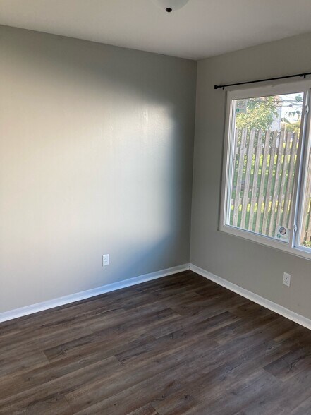 Downstairs bedroom - 1080 Fairlane Ct