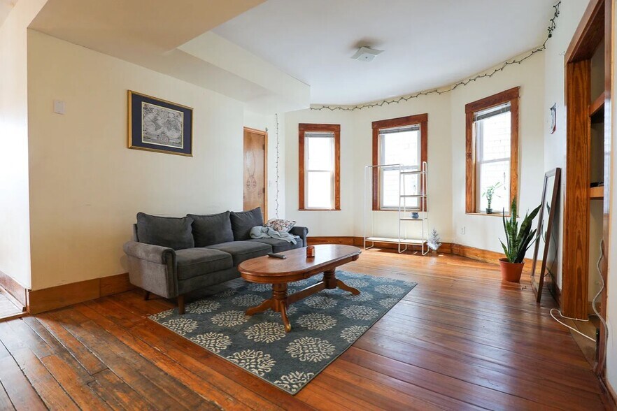 Building Photo - 346 Faneuil St