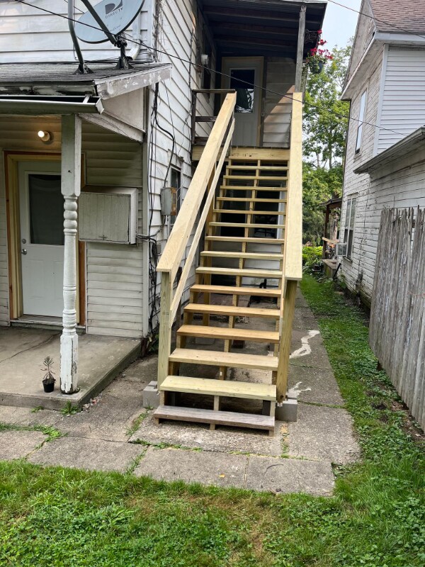 Building Photo - 1202 Gomber Ave