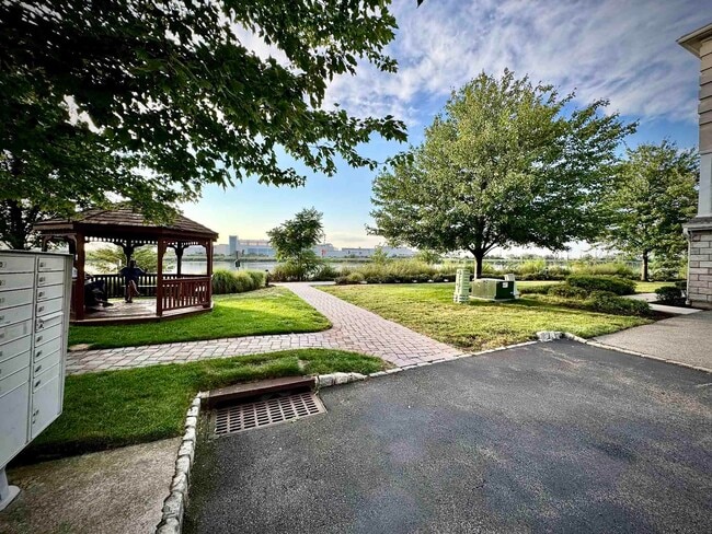 Building Photo - 145 Blue Heron Dr