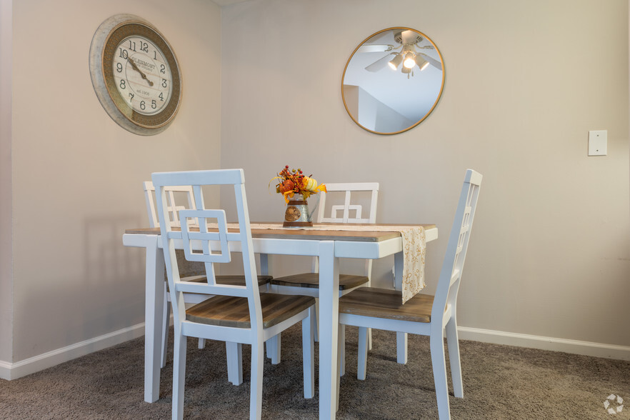 Dining Room - The Village At Voorhees