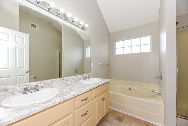 Building Photo - 5525 Craftwood Dr