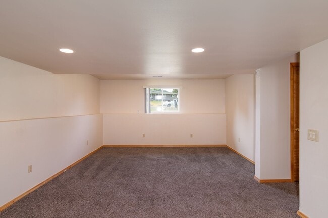 Building Photo - 1309 Pineview St