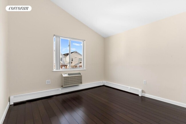 Building Photo - 336 Howe Ave