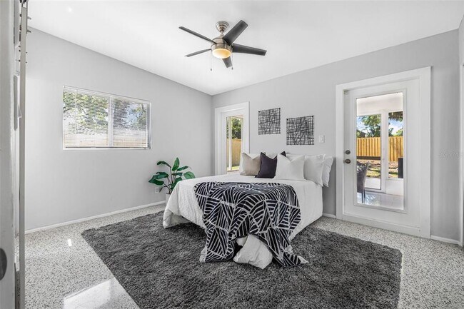 Building Photo - 4925 Camellia Way S