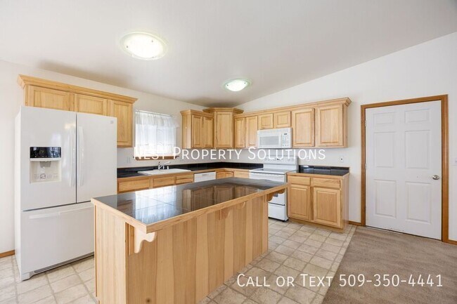 Building Photo - 807 Westshore Dr NE