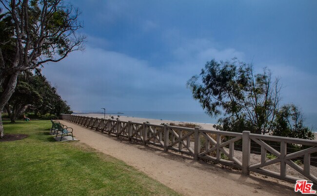 Building Photo - 124 Idaho Ave