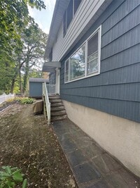 Building Photo - 7 Dickinson Ave