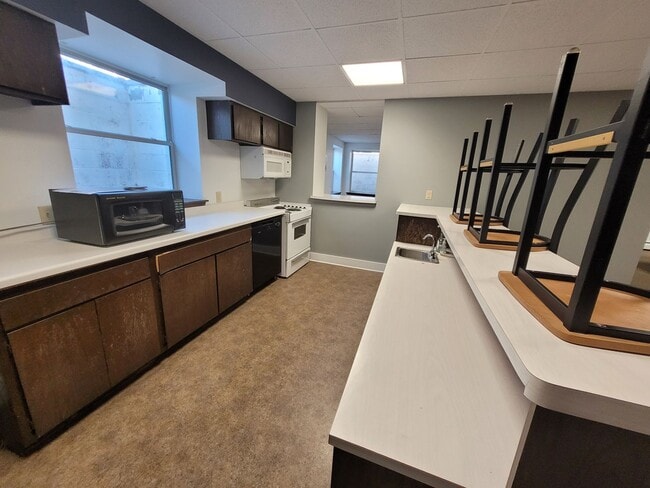 Building Photo - Prime Location 1BR with Luxe Finishes & Amenities - Available August 1st!